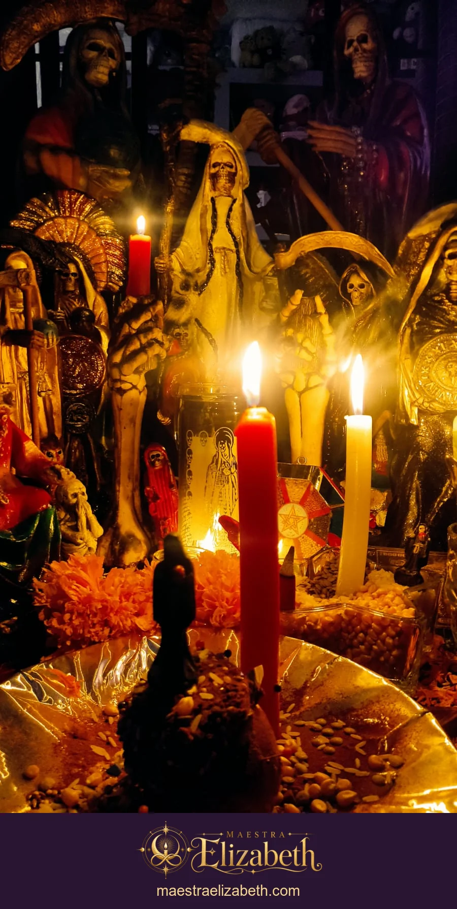 Luz de las veladoras en el templo en el altar de Maestra Elizabeth.