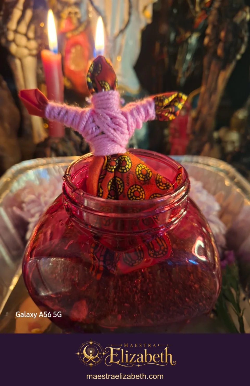 Preparación ritual con elementos rojos en el altar de Maestra Elizabeth.